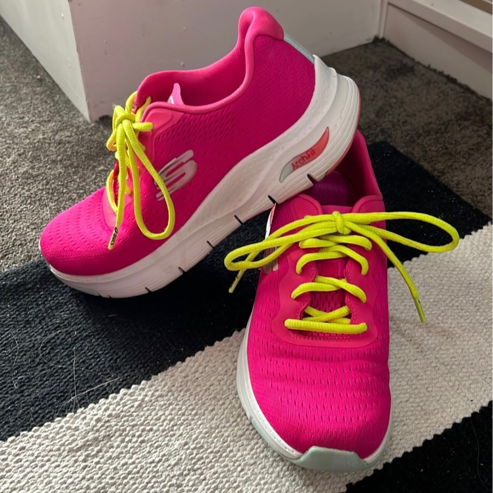 Skechers Arch fit - Infinity Cool Sz 8